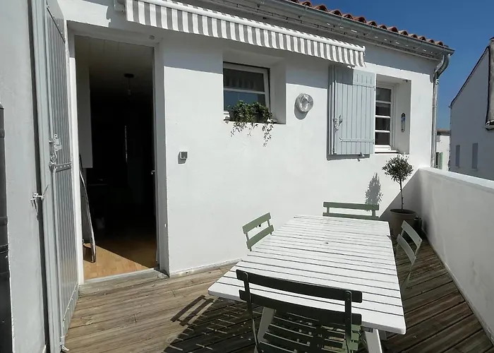 Very Bright Nest With Terrace In The Village