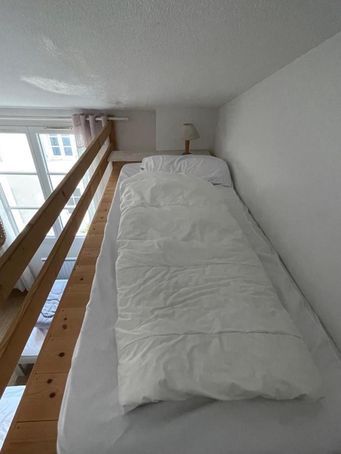 Very Bright Nest With Terrace In The Village La Flotte
