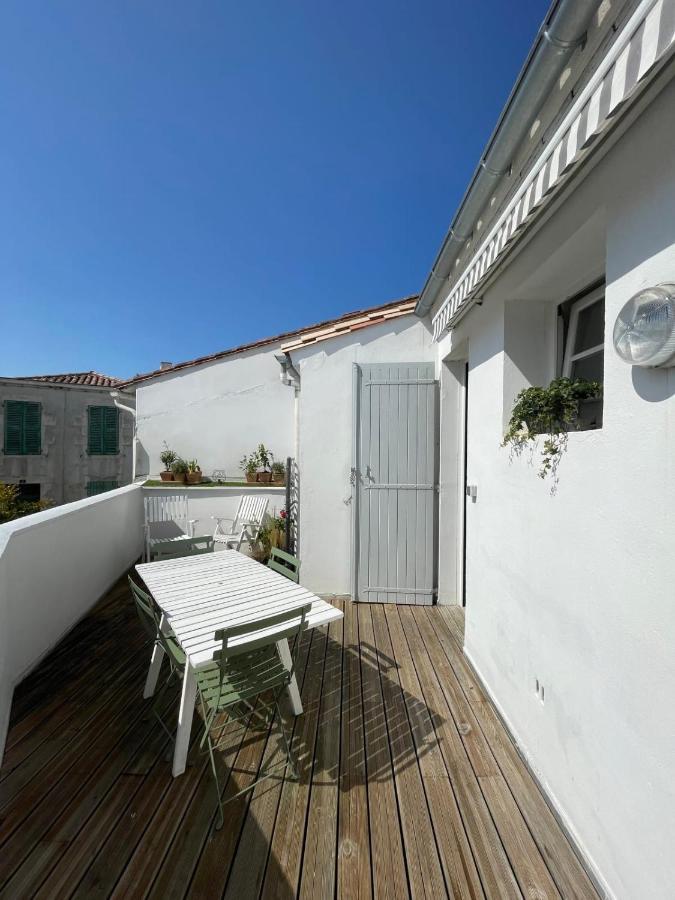 Very Bright Nest With Terrace In The Village * La Flotte